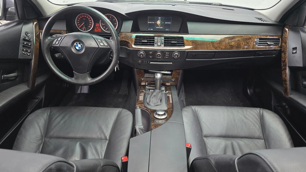 BMW Série 5 (E60) 523i