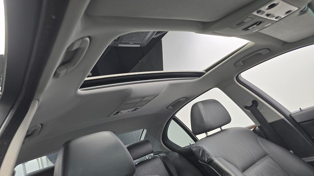 BMW Série 5 (E60) 523i