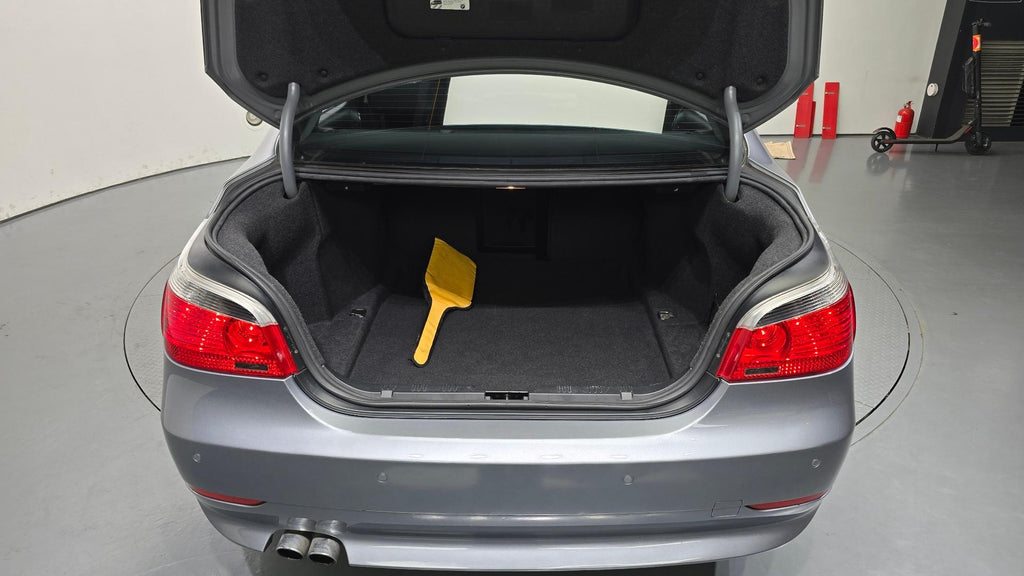 BMW Série 5 (E60) 523i