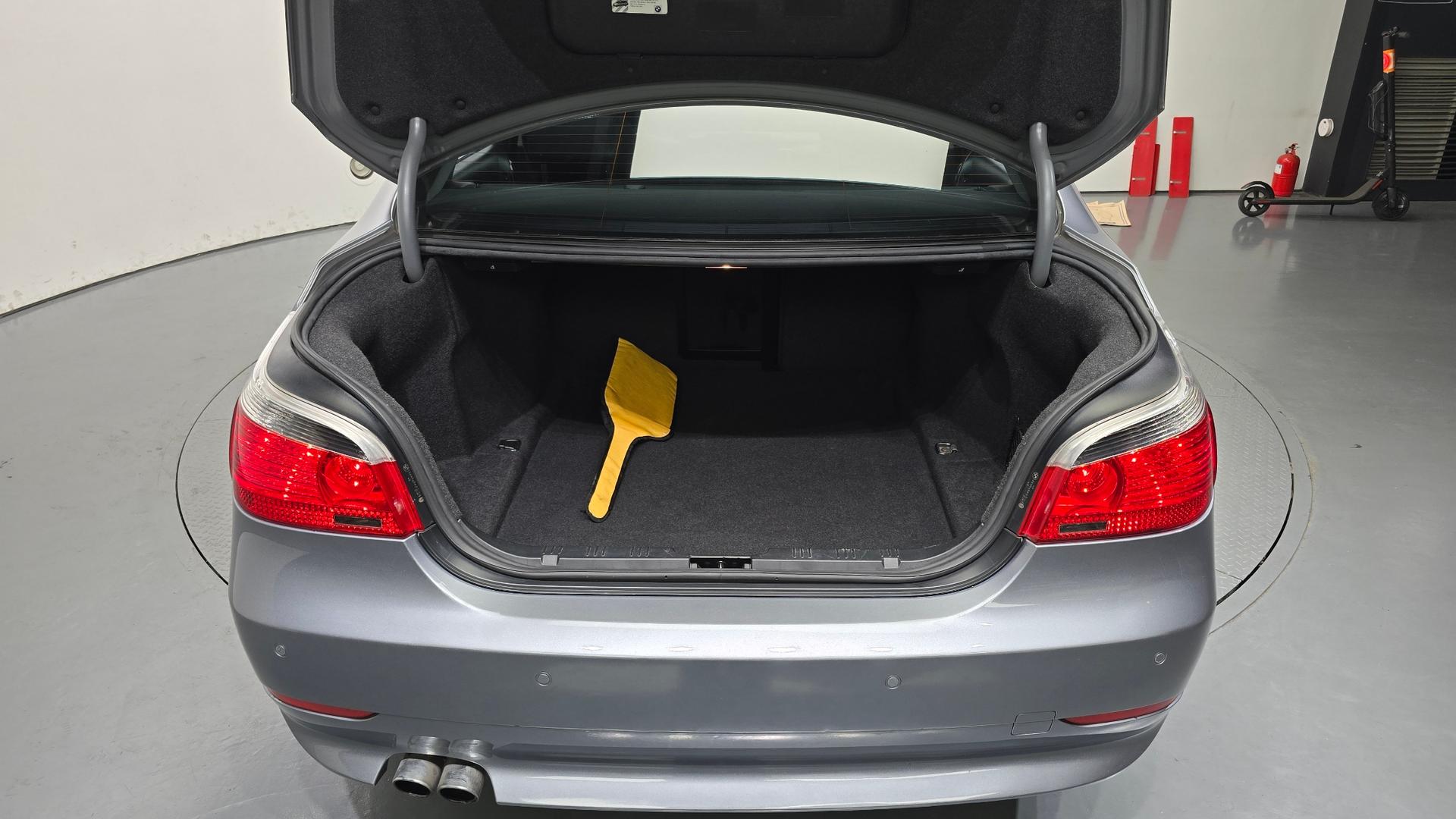 BMW Série 5 (E60) 523i