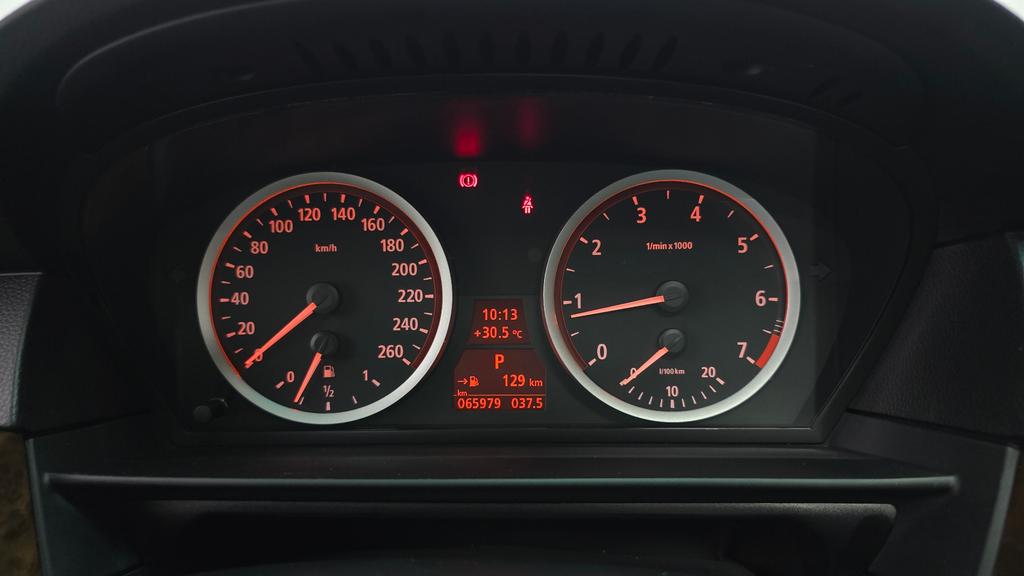 BMW Série 5 (E60) 523i