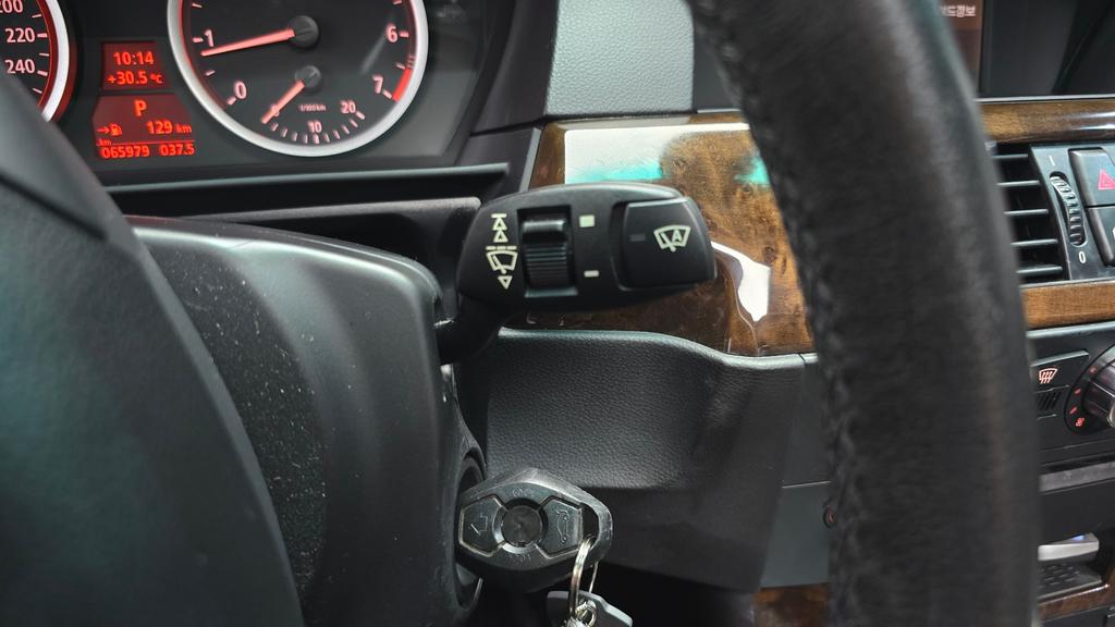 BMW Série 5 (E60) 523i