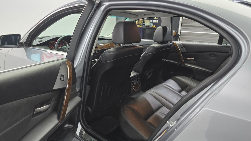 BMW Série 5 (E60) 523i