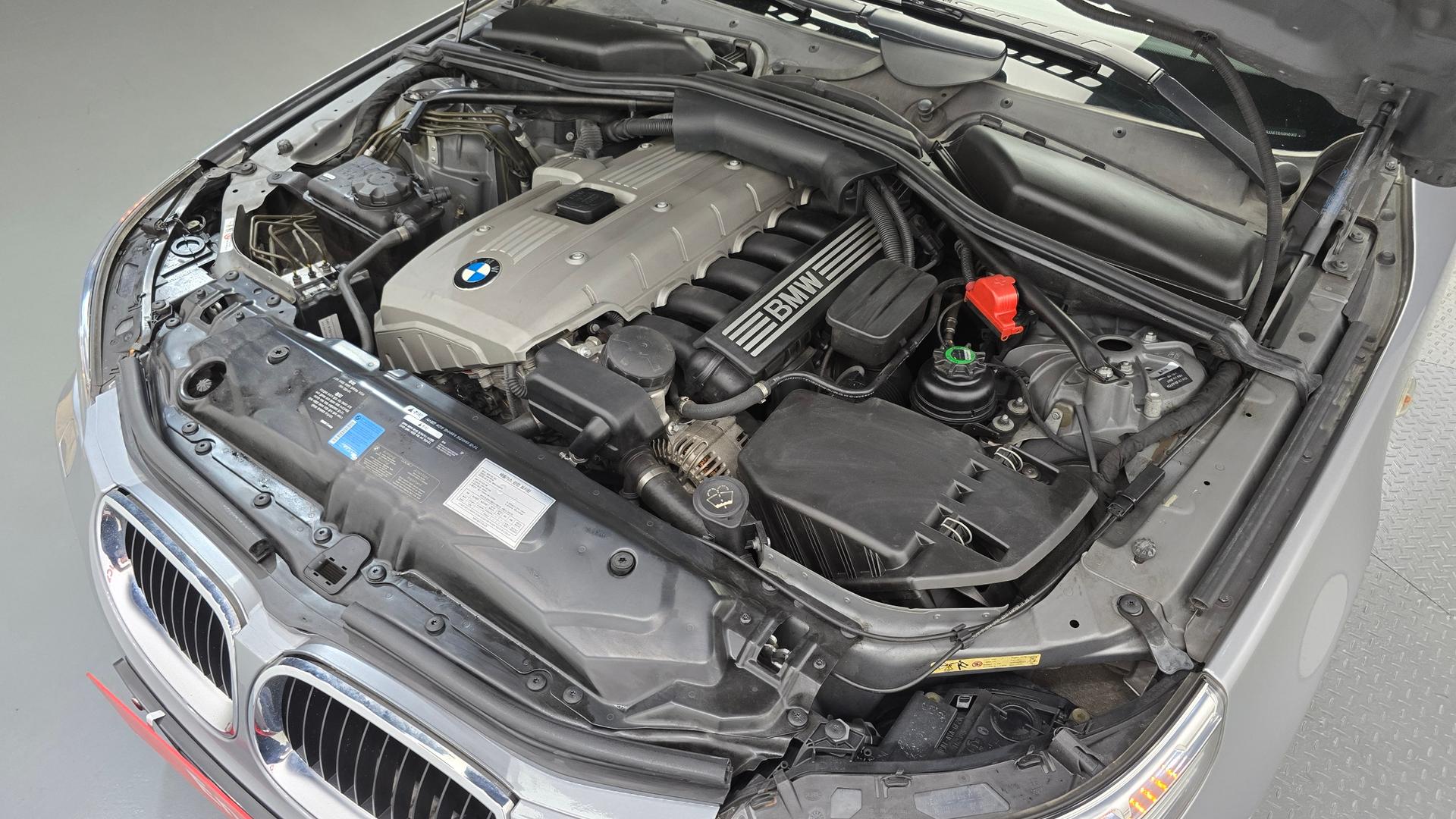 BMW Série 5 (E60) 523i