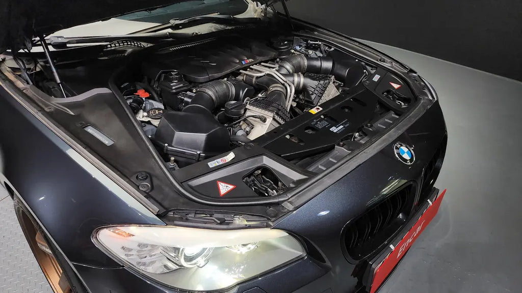 BMW M5 (F10) 4.4 V8 Twin Turbo