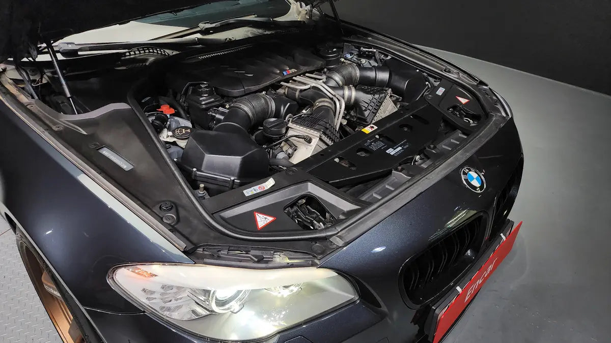 BMW M5 (F10) 4.4 V8 Twin Turbo